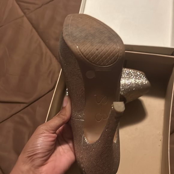 Shoe - Picture 2 of 6